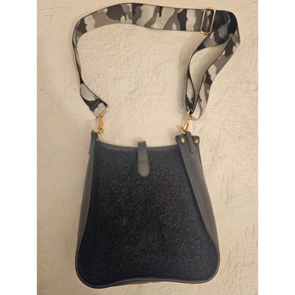 Camo Strap Black Crossbody Bag With Gold Hardware & Adjustable Strap Minimalist - Picture 3 of 8
